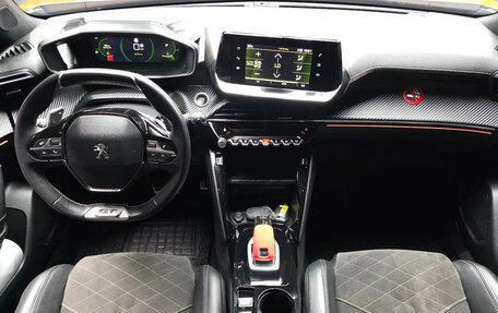 Peugeot 2008 II, 2021 год, 1 690 000 рублей, 10 фотография
