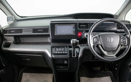 Honda Stepwgn IV рестайлинг, 2017 год, 2 149 000 рублей, 13 фотография