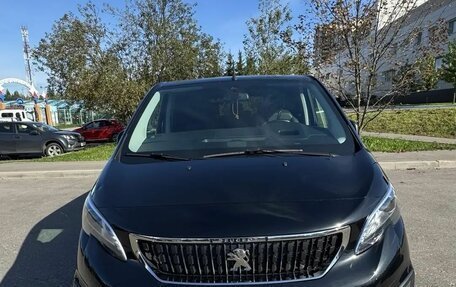 Peugeot Traveller I, 2022 год, 3 800 000 рублей, 1 фотография
