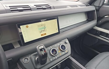 Land Rover Defender II, 2024 год, 8 100 000 рублей, 7 фотография