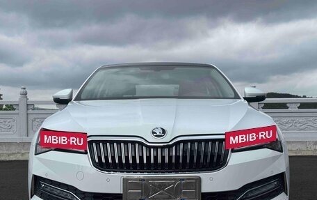 Skoda Superb III рестайлинг, 2022 год, 1 965 000 рублей, 2 фотография