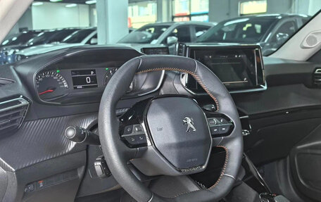 Peugeot 2008 II, 2023 год, 1 350 000 рублей, 14 фотография
