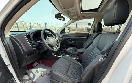 Mitsubishi Outlander III рестайлинг 3, 2022 год, 1 744 000 рублей, 7 фотография