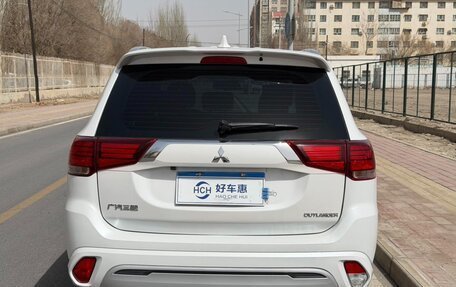 Mitsubishi Outlander III рестайлинг 3, 2022 год, 1 744 000 рублей, 5 фотография