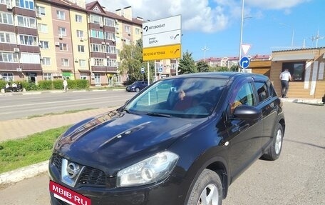 Nissan Qashqai, 2010 год, 850 000 рублей, 2 фотография