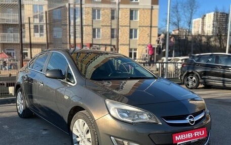 Opel Astra J, 2013 год, 860 000 рублей, 2 фотография