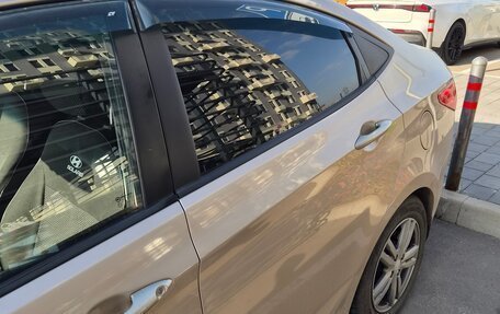 Hyundai Solaris II рестайлинг, 2011 год, 700 000 рублей, 3 фотография