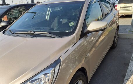 Hyundai Solaris II рестайлинг, 2011 год, 700 000 рублей, 2 фотография