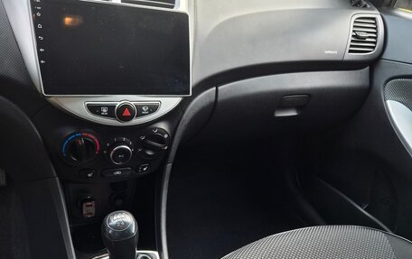 Hyundai Solaris II рестайлинг, 2011 год, 700 000 рублей, 8 фотография