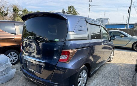 Honda Freed I, 2011 год, 750 000 рублей, 3 фотография