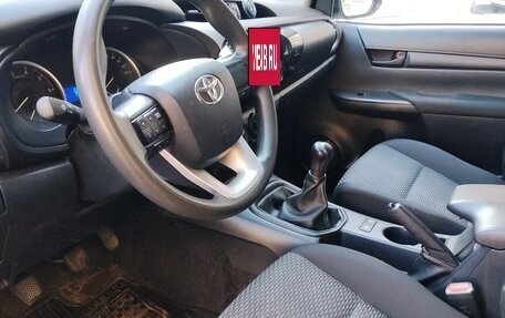 Toyota Hilux VIII, 2017 год, 1 900 000 рублей, 8 фотография