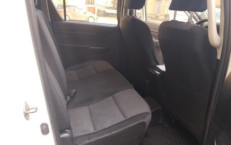 Toyota Hilux VIII, 2017 год, 1 900 000 рублей, 10 фотография