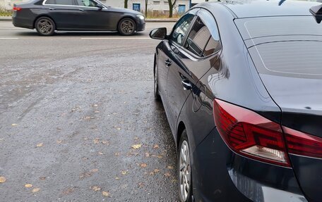 Hyundai Elantra VI, 2019 год, 1 000 000 рублей, 4 фотография