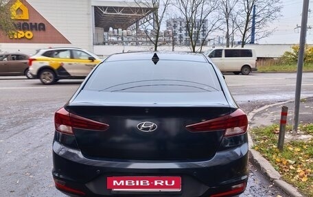 Hyundai Elantra VI, 2019 год, 1 000 000 рублей, 5 фотография
