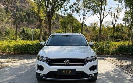 Volkswagen T-Roc I, 2022 год, 1 650 000 рублей, 2 фотография