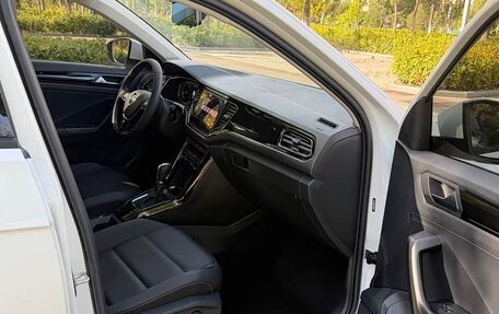 Volkswagen T-Roc I, 2022 год, 1 650 000 рублей, 10 фотография