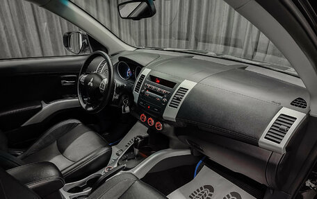 Mitsubishi Outlander III рестайлинг 3, 2011 год, 1 199 000 рублей, 10 фотография