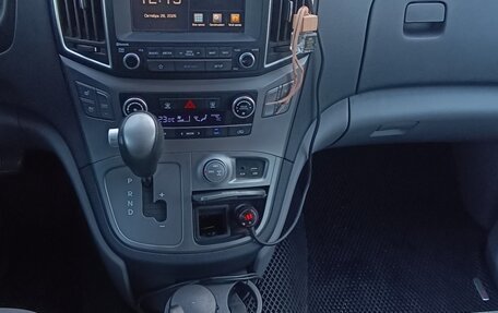 Hyundai Grand Starex Grand Starex I рестайлинг 2, 2018 год, 3 999 999 рублей, 3 фотография