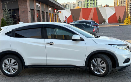 Honda Vezel, 2018 год, 1 580 000 рублей, 3 фотография
