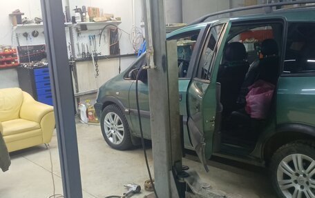 Opel Zafira A рестайлинг, 2000 год, 350 000 рублей, 16 фотография