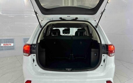 Mitsubishi Outlander III рестайлинг 3, 2022 год, 2 200 000 рублей, 7 фотография