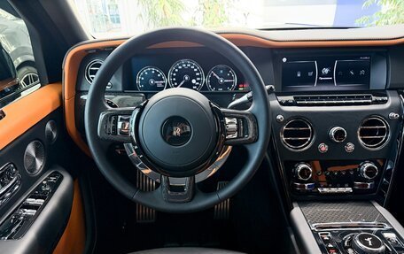 Rolls-Royce Cullinan, 2026 год, 38 000 000 рублей, 24 фотография