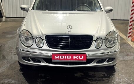 Mercedes-Benz E-Класс, 2004 год, 800 000 рублей, 1 фотография