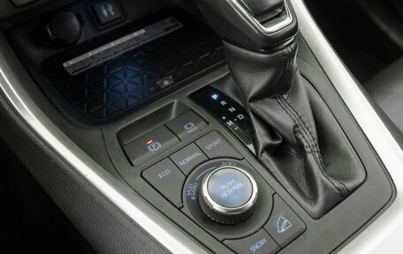 Toyota RAV4, 2020 год, 2 620 000 рублей, 17 фотография