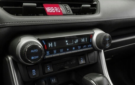Toyota RAV4, 2020 год, 2 620 000 рублей, 18 фотография