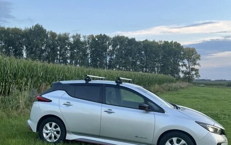 Nissan Leaf II, 2018 год, 2 250 000 рублей, 8 фотография