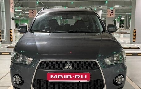 Mitsubishi Outlander III рестайлинг 3, 2012 год, 1 090 000 рублей, 2 фотография