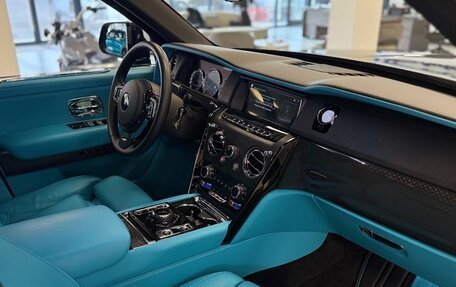 Rolls-Royce Cullinan, 2023 год, 39 900 000 рублей, 21 фотография
