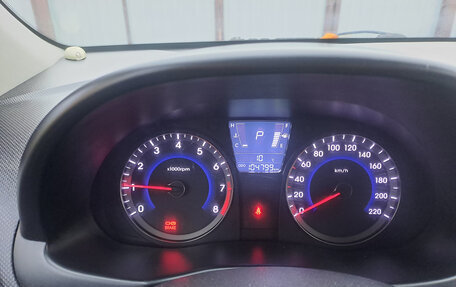 Hyundai Solaris II рестайлинг, 2013 год, 820 000 рублей, 13 фотография