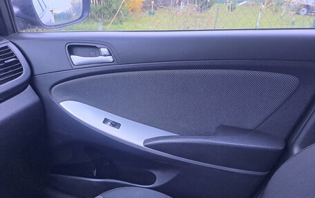 Hyundai Solaris II рестайлинг, 2013 год, 820 000 рублей, 16 фотография