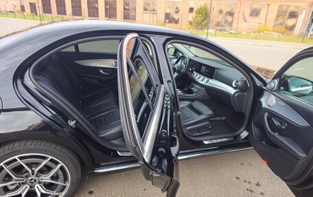 Mercedes-Benz E-Класс, 2019 год, 2 900 000 рублей, 10 фотография
