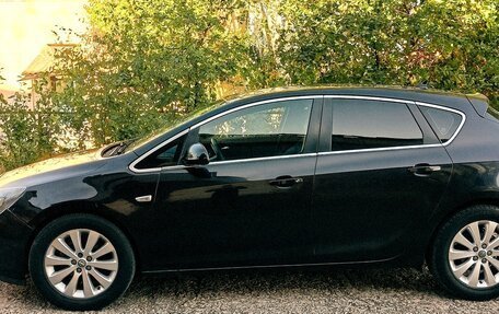 Opel Astra J, 2010 год, 660 000 рублей, 2 фотография