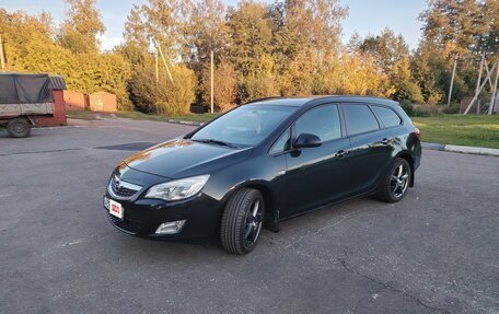 Opel Astra J, 2012 год, 630 000 рублей, 2 фотография