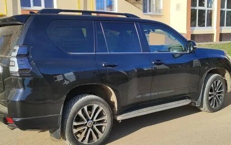 Toyota Land Cruiser Prado 150 рестайлинг, 2019 год, 4 200 000 рублей, 4 фотография