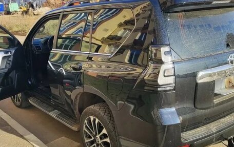 Toyota Land Cruiser Prado 150 рестайлинг, 2019 год, 4 200 000 рублей, 5 фотография