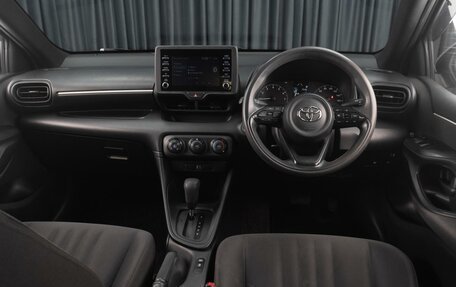 Toyota Yaris, 2021 год, 1 449 000 рублей, 6 фотография