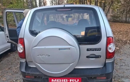 Chevrolet Niva I рестайлинг, 2010 год, 435 000 рублей, 3 фотография