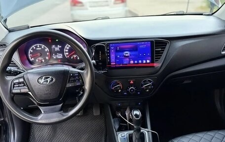 Hyundai Solaris II рестайлинг, 2017 год, 770 000 рублей, 9 фотография