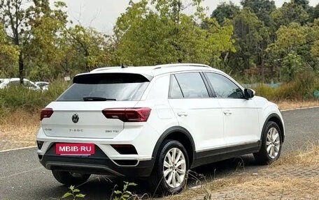 Volkswagen T-Roc I, 2022 год, 1 570 000 рублей, 2 фотография