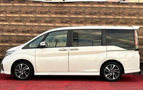 Honda Stepwgn IV рестайлинг, 2017 год, 1 920 000 рублей, 6 фотография