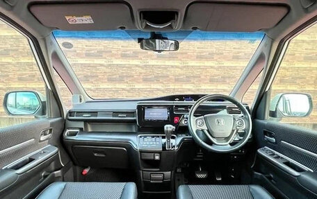 Honda Stepwgn IV рестайлинг, 2017 год, 1 920 000 рублей, 9 фотография