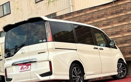 Honda Stepwgn IV рестайлинг, 2017 год, 1 920 000 рублей, 3 фотография
