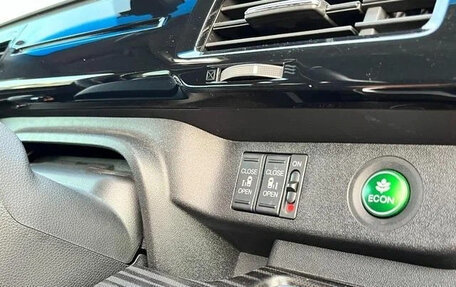 Honda Stepwgn IV рестайлинг, 2017 год, 1 920 000 рублей, 17 фотография