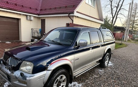 Mitsubishi L200 III рестайлинг, 2004 год, 550 000 рублей, 2 фотография