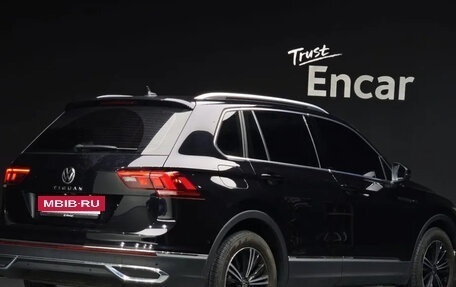 Volkswagen Tiguan II, 2021 год, 2 800 017 рублей, 2 фотография