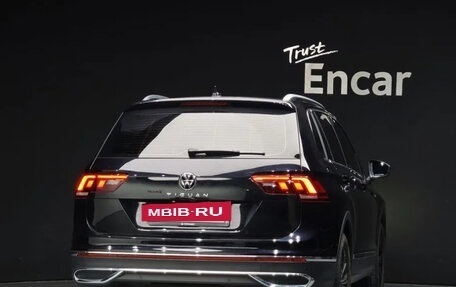 Volkswagen Tiguan II, 2021 год, 2 800 017 рублей, 4 фотография